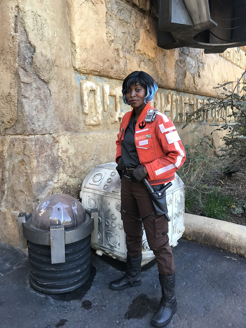 Vi Moradi in Star Wars: Galaxy's Edge in Disneyland