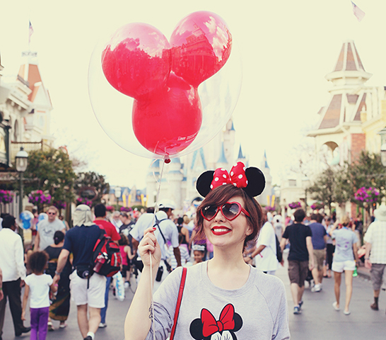 Blogger Keiko Lynn at Magic Kingdom with a red balloon