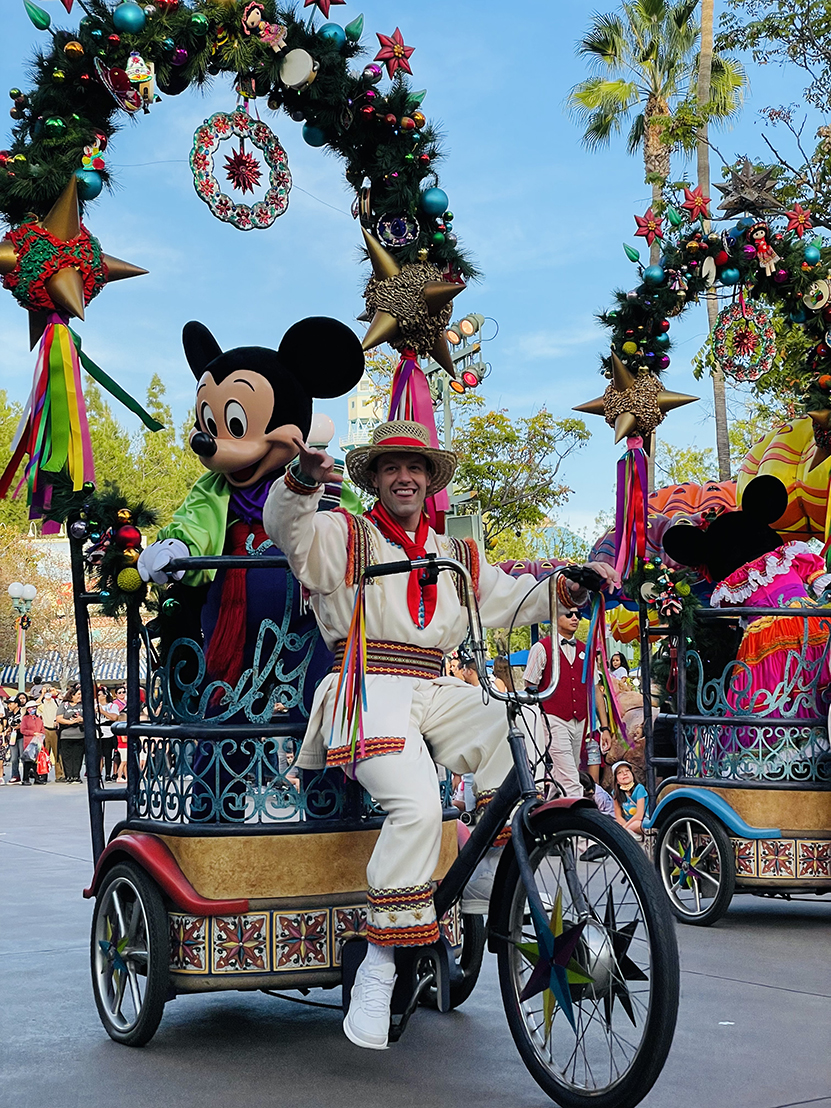Viva Navidad Performer in Paradise Gardens Park in Disney California Adventure